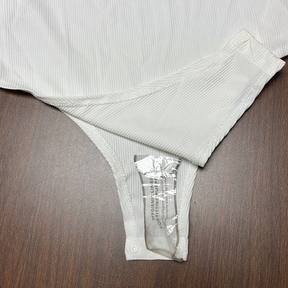 De Base long sleeve bodysuit, size medium, NWT - Picture 12 of 15